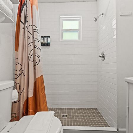 Cedar Blossom Bungalow Is A Cozy Getaway With A 5 Minute Walk To Downtown! Hot Springs Extérieur photo
