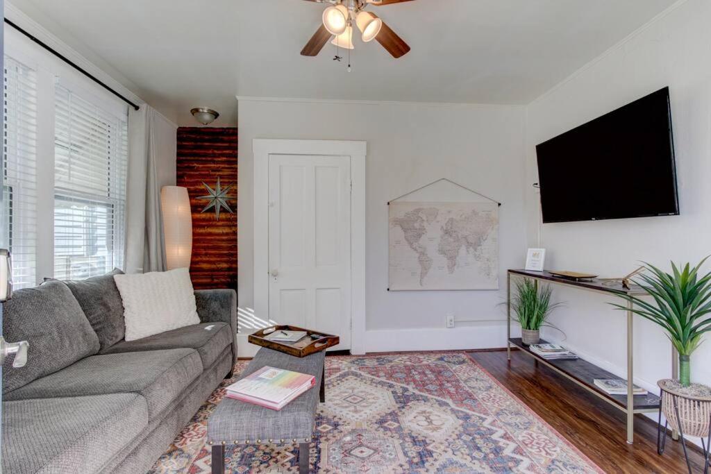 Cedar Blossom Bungalow Is A Cozy Getaway With A 5 Minute Walk To Downtown! Hot Springs Extérieur photo
