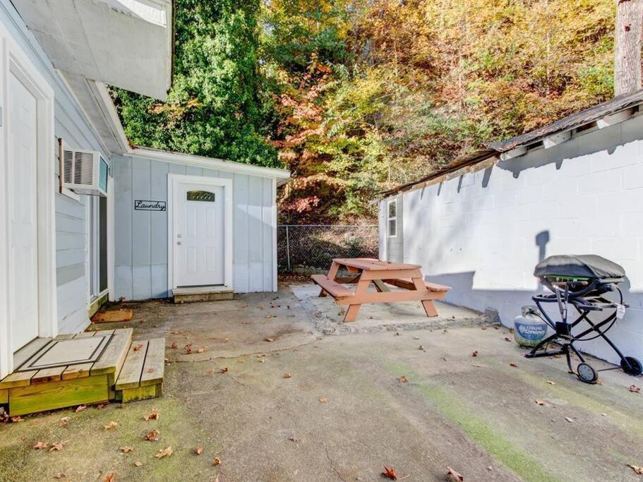 Cedar Blossom Bungalow Is A Cozy Getaway With A 5 Minute Walk To Downtown! Hot Springs Extérieur photo