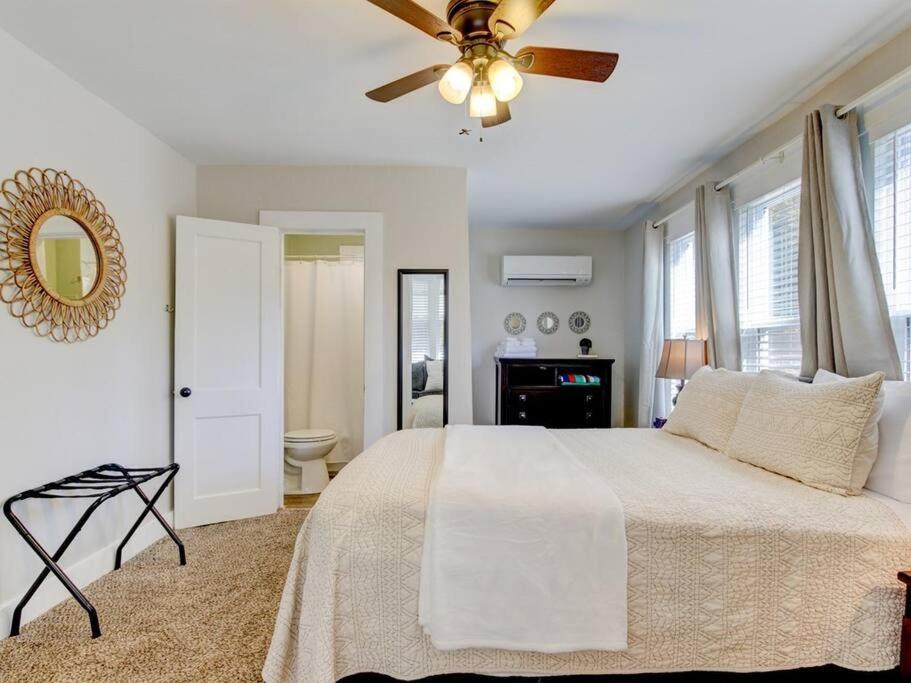Cedar Blossom Bungalow Is A Cozy Getaway With A 5 Minute Walk To Downtown! Hot Springs Extérieur photo