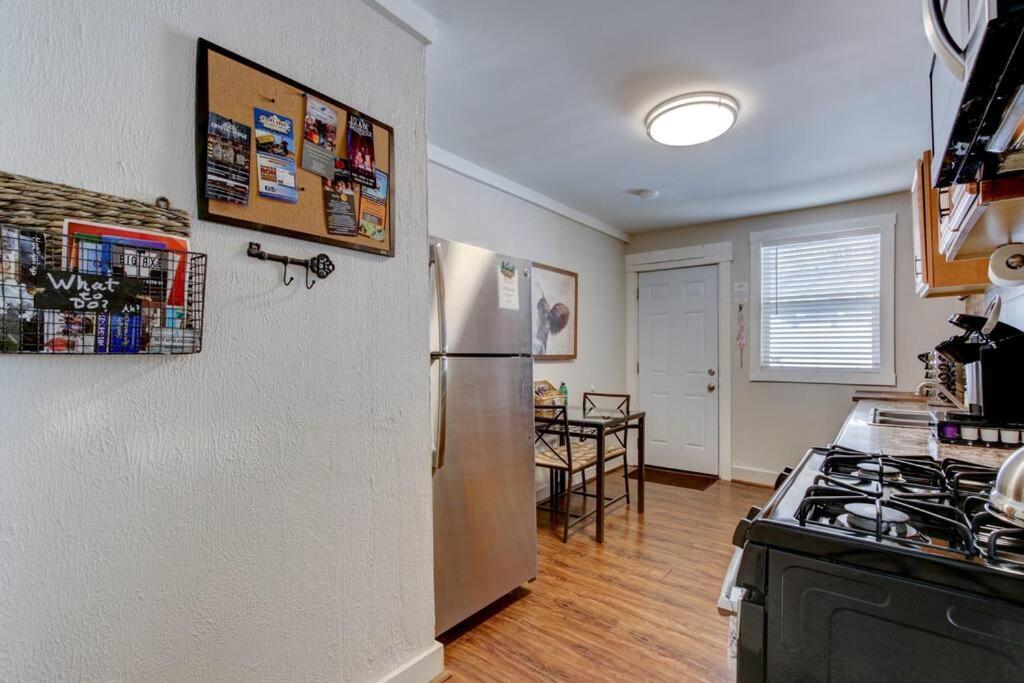Cedar Blossom Bungalow Is A Cozy Getaway With A 5 Minute Walk To Downtown! Hot Springs Extérieur photo