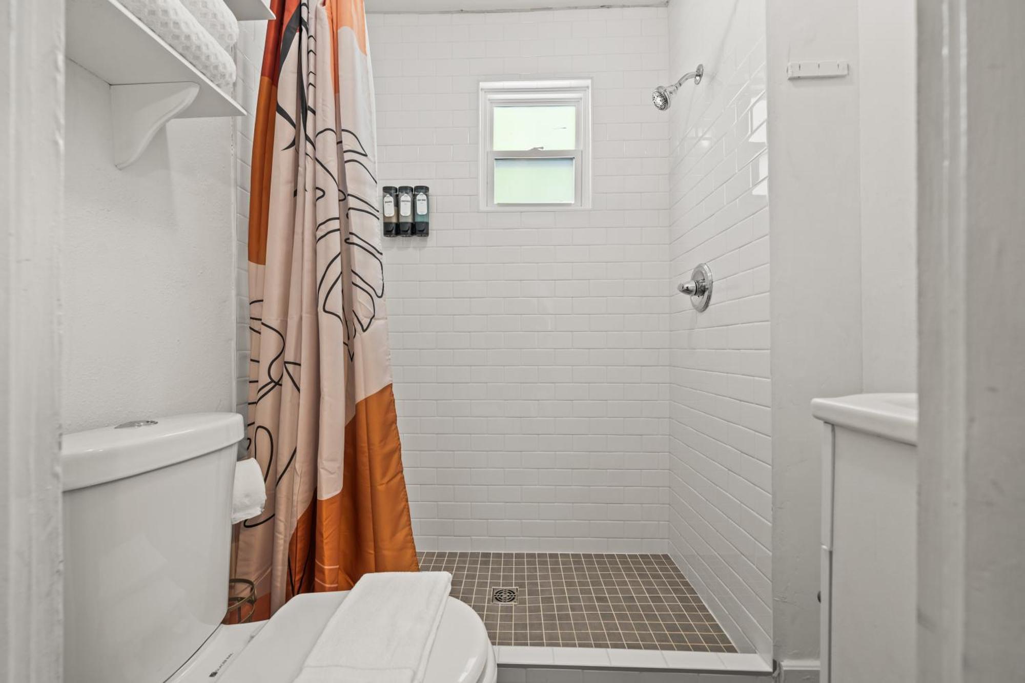 Cedar Blossom Bungalow Is A Cozy Getaway With A 5 Minute Walk To Downtown! Hot Springs Extérieur photo
