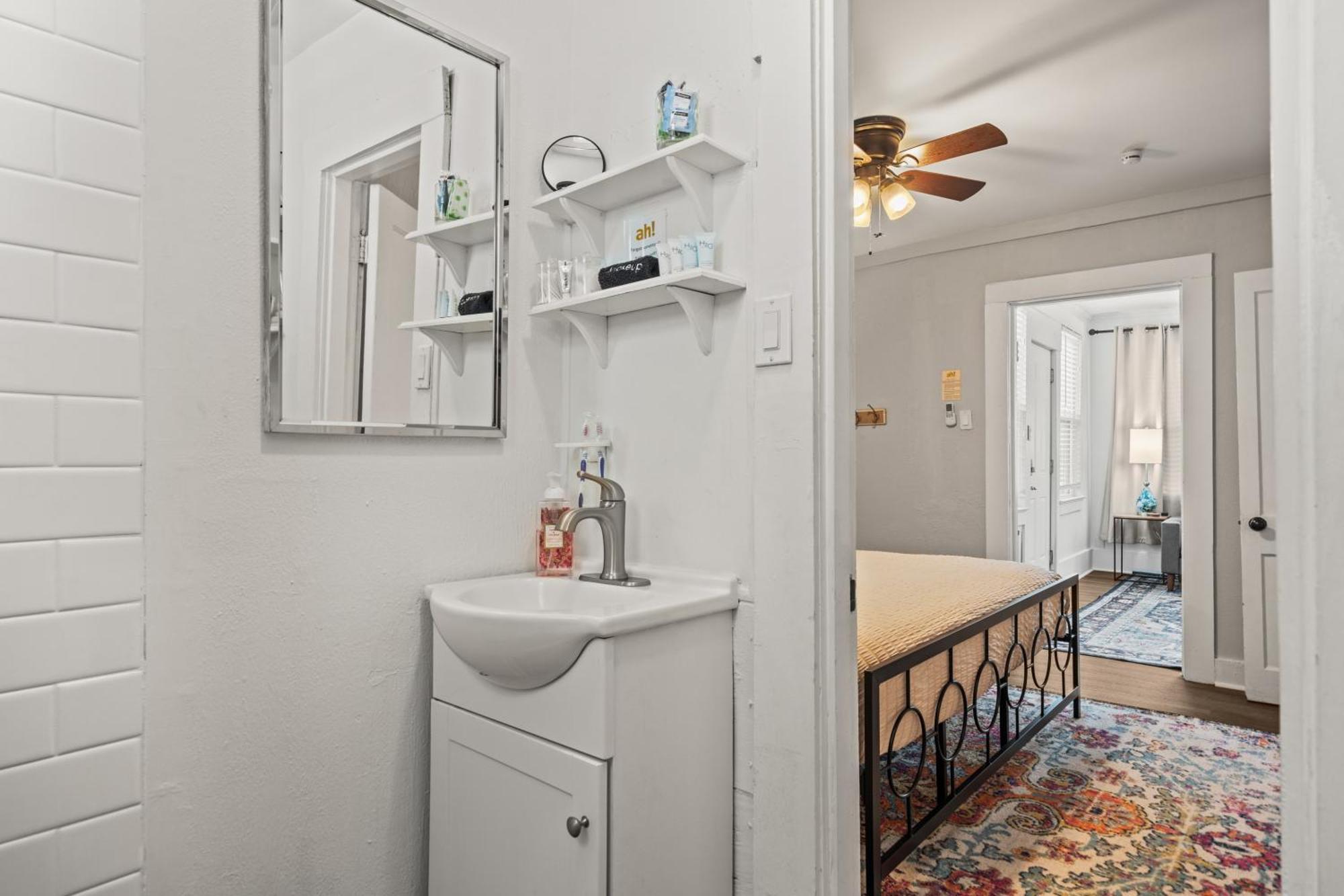 Cedar Blossom Bungalow Is A Cozy Getaway With A 5 Minute Walk To Downtown! Hot Springs Extérieur photo