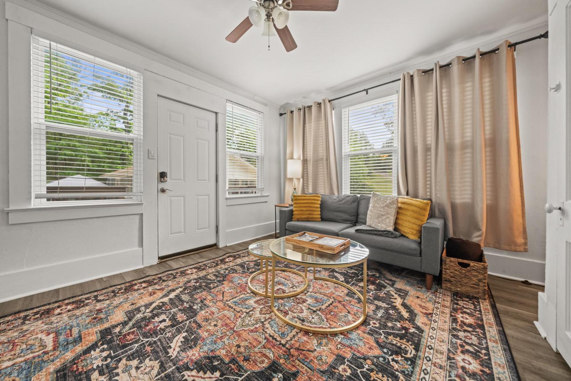 Cedar Blossom Bungalow Is A Cozy Getaway With A 5 Minute Walk To Downtown! Hot Springs Extérieur photo