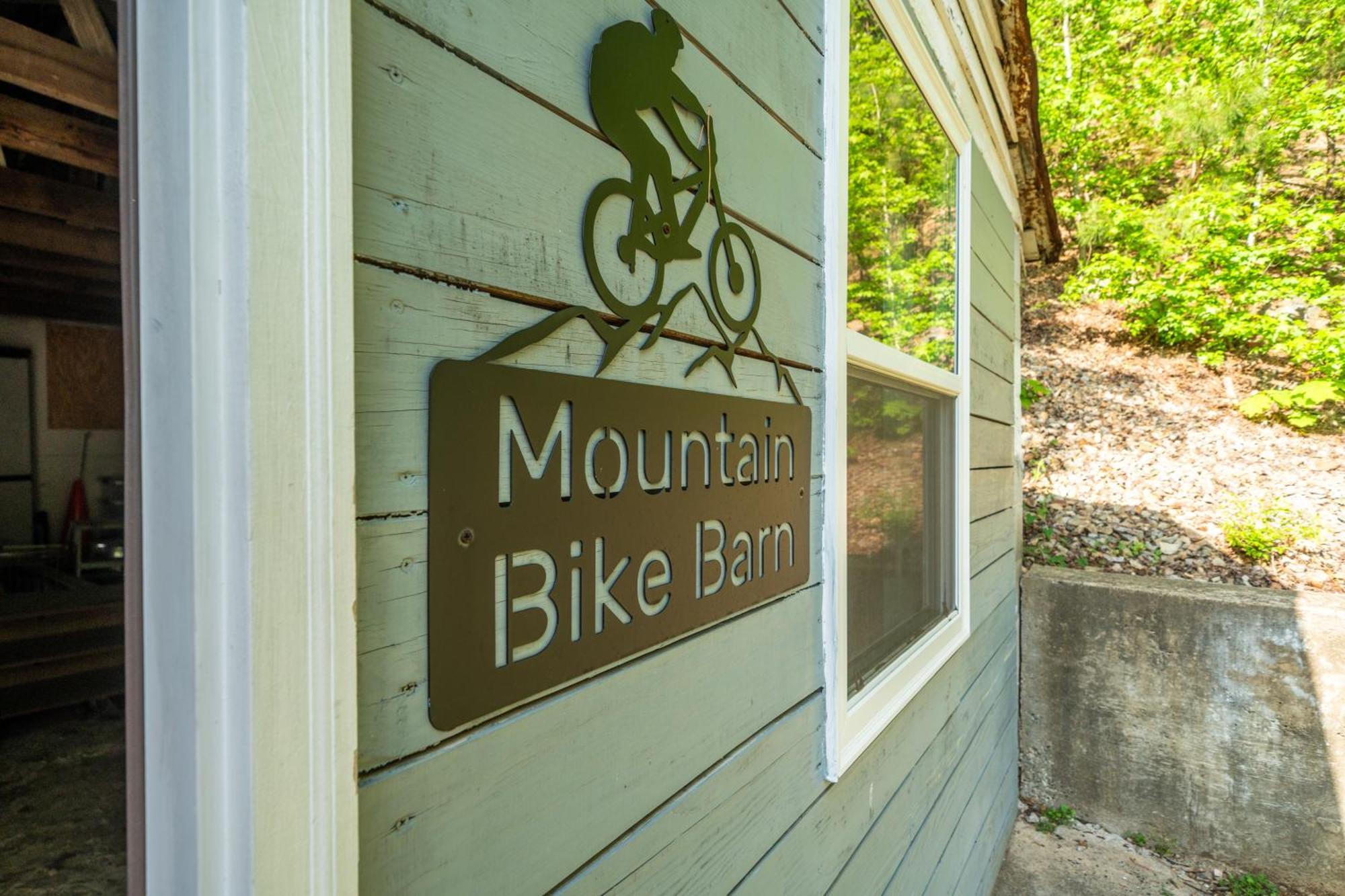 Cedar Blossom Bungalow Is A Cozy Getaway With A 5 Minute Walk To Downtown! Hot Springs Extérieur photo