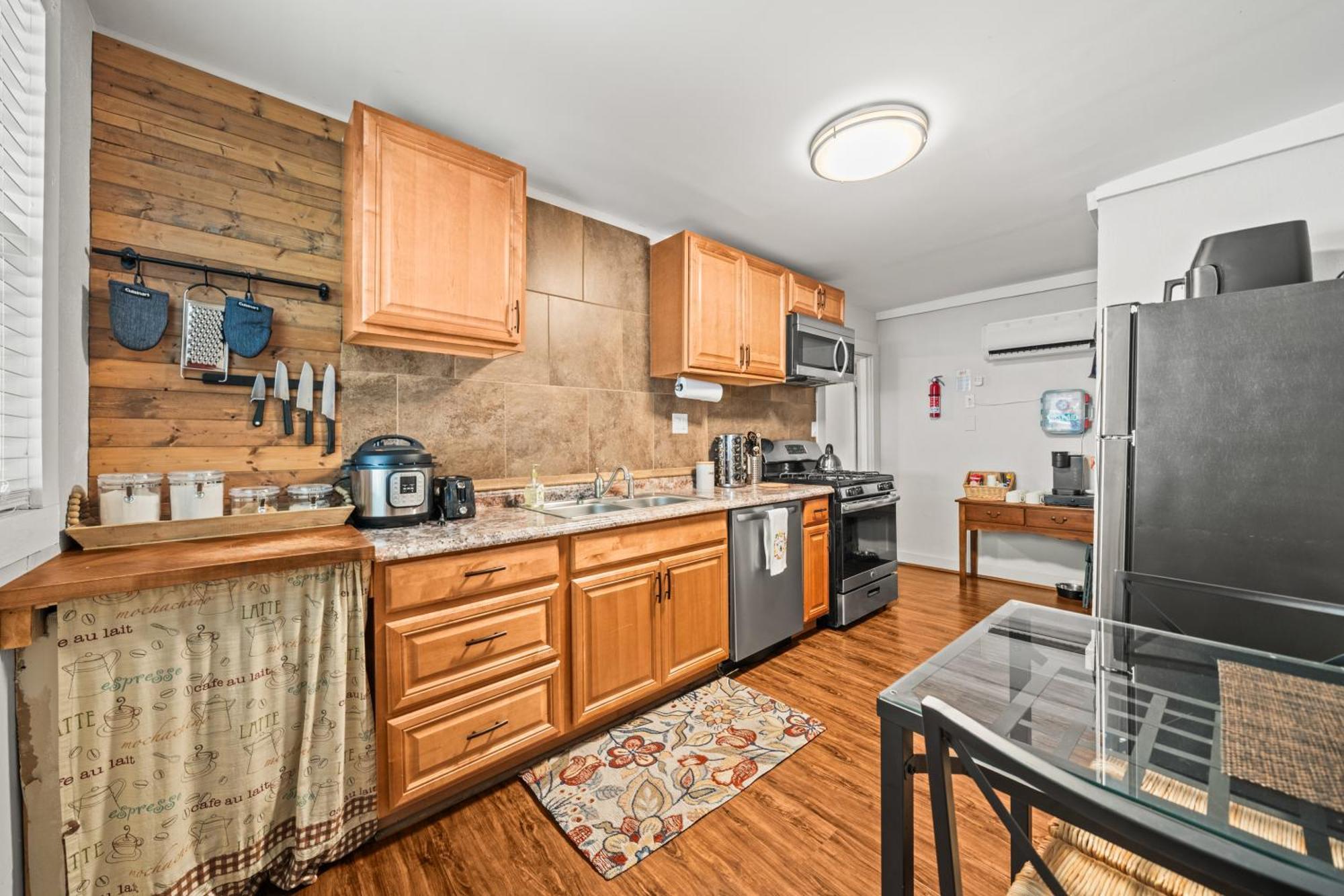 Cedar Blossom Bungalow Is A Cozy Getaway With A 5 Minute Walk To Downtown! Hot Springs Extérieur photo